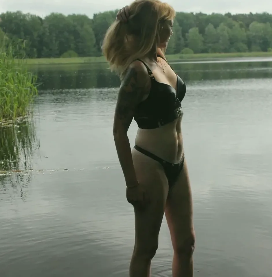Charlotte, 39