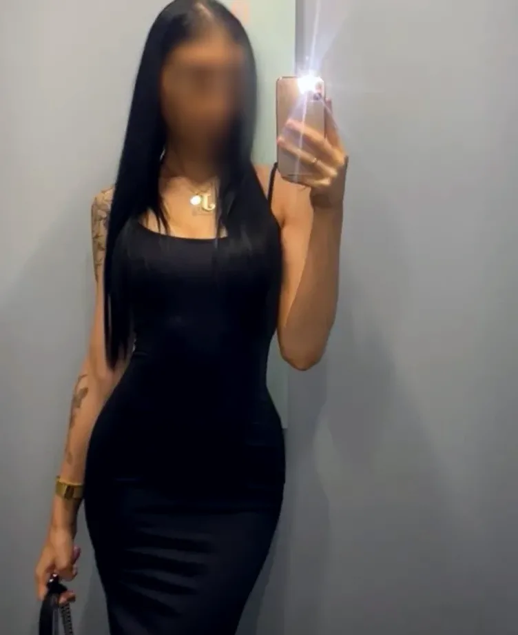 Daniela, 20