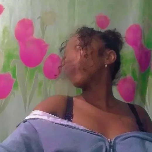 Leonie, 24