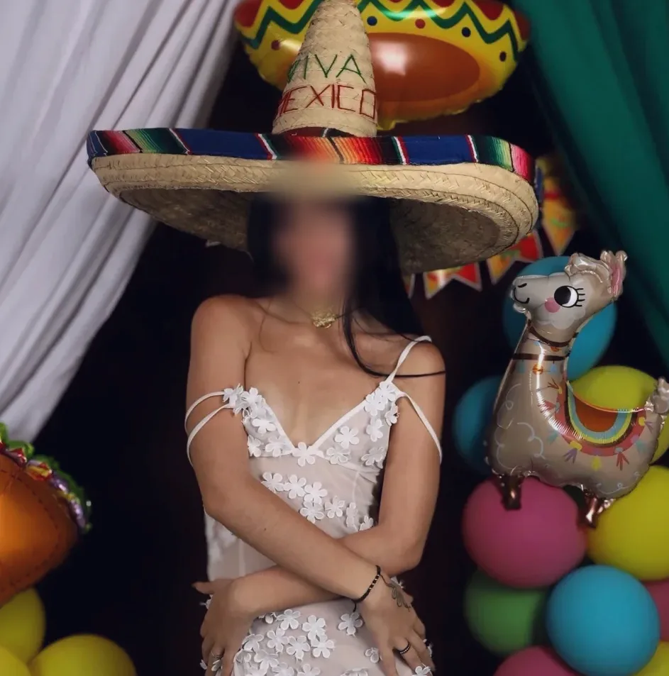 Leyla, 23