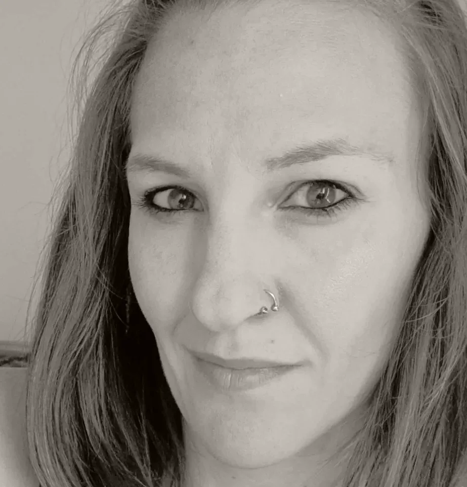 Luisa, 38