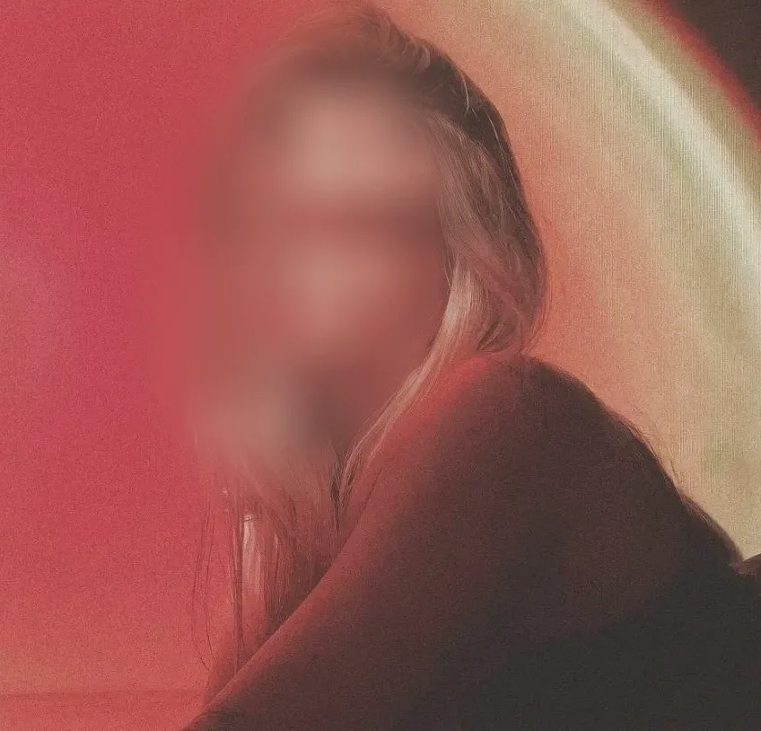 Sina, 23