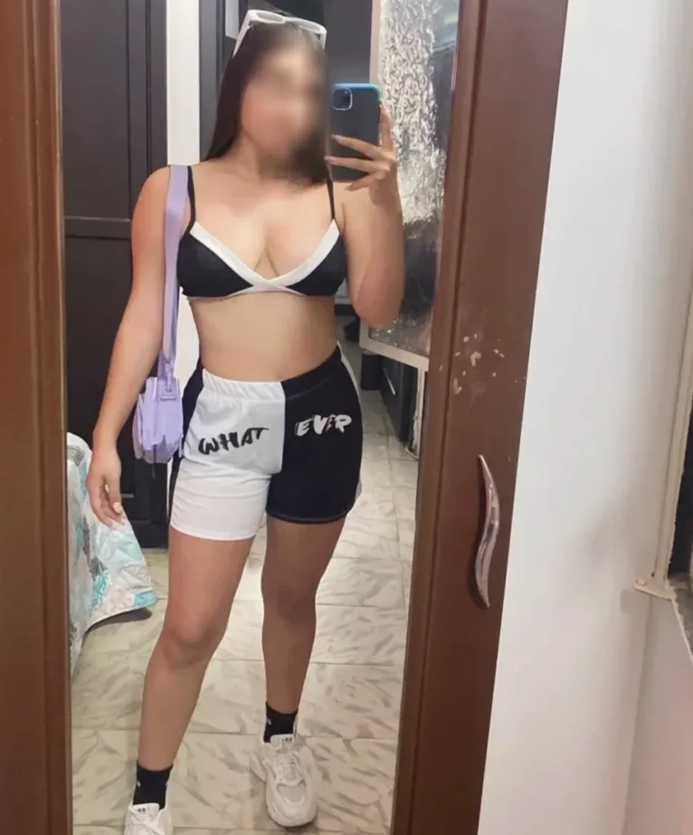 Sophie, 23