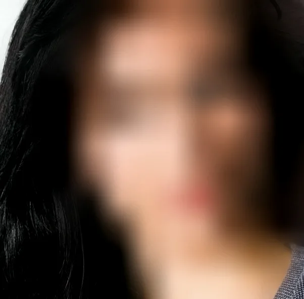 Sophie, 37